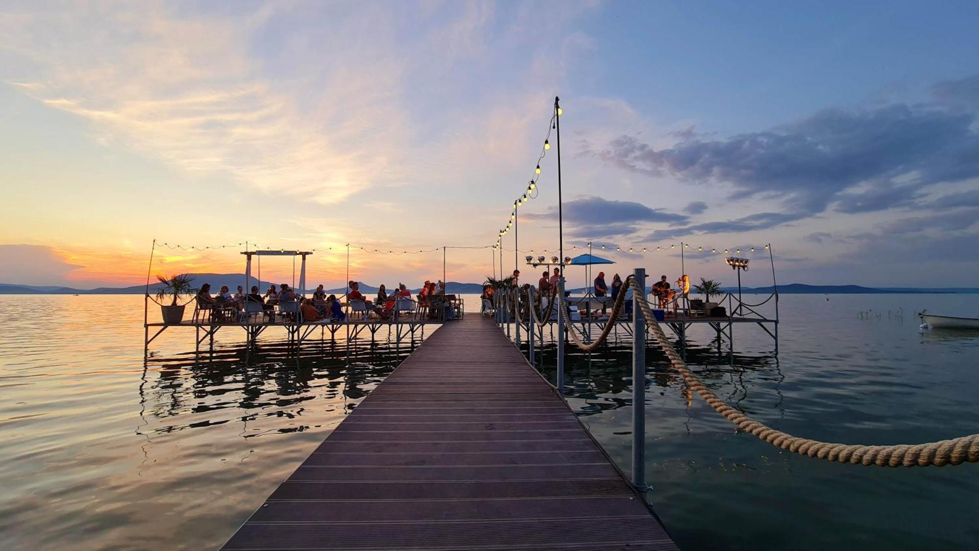 Sunset Resort - Lakeside Apartment Fonyod ภายนอก รูปภาพ