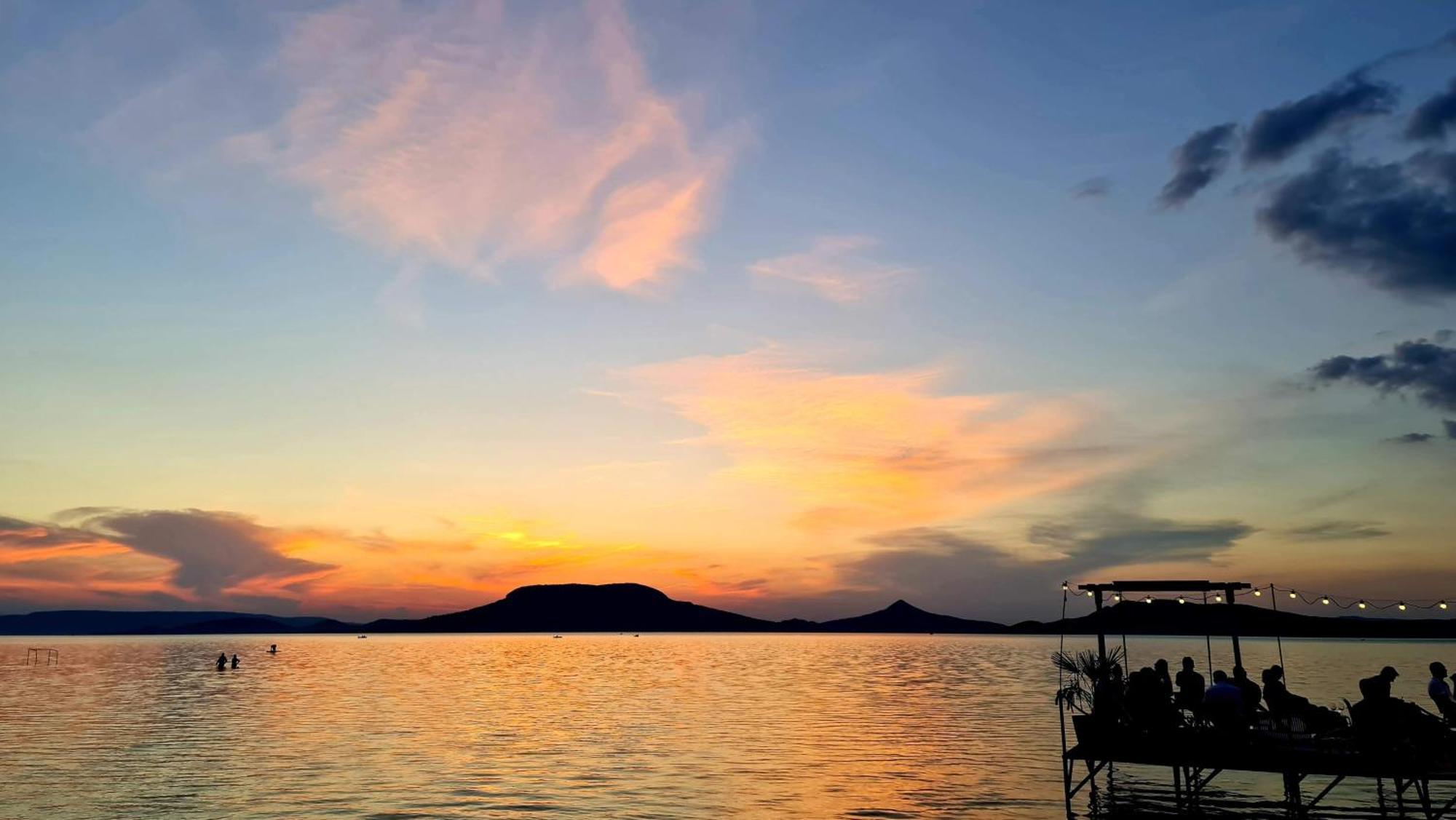 Sunset Resort - Lakeside Apartment Fonyod ภายนอก รูปภาพ