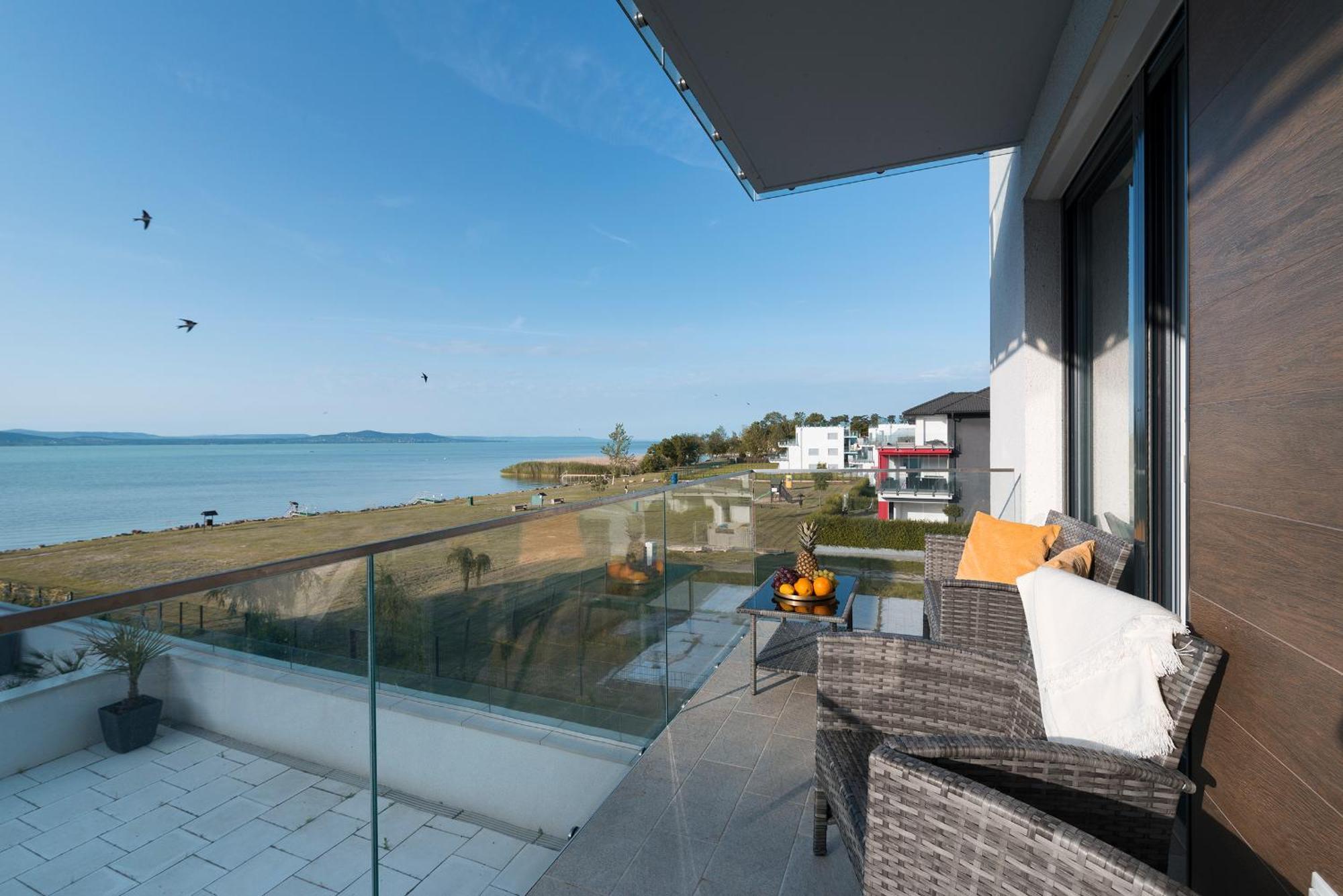 Sunset Resort - Lakeside Apartment Fonyod ภายนอก รูปภาพ